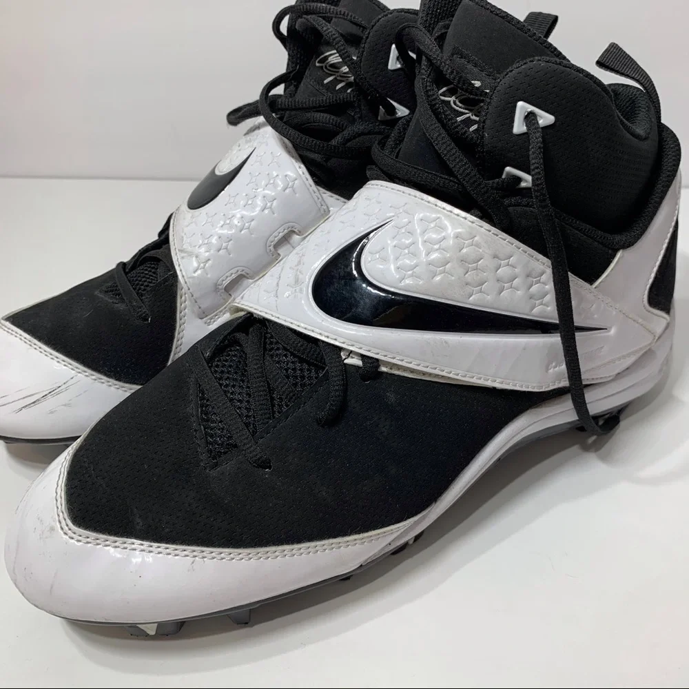 EUC Nike CJ81 Football Cleats‎ Lace-up Velcro Close